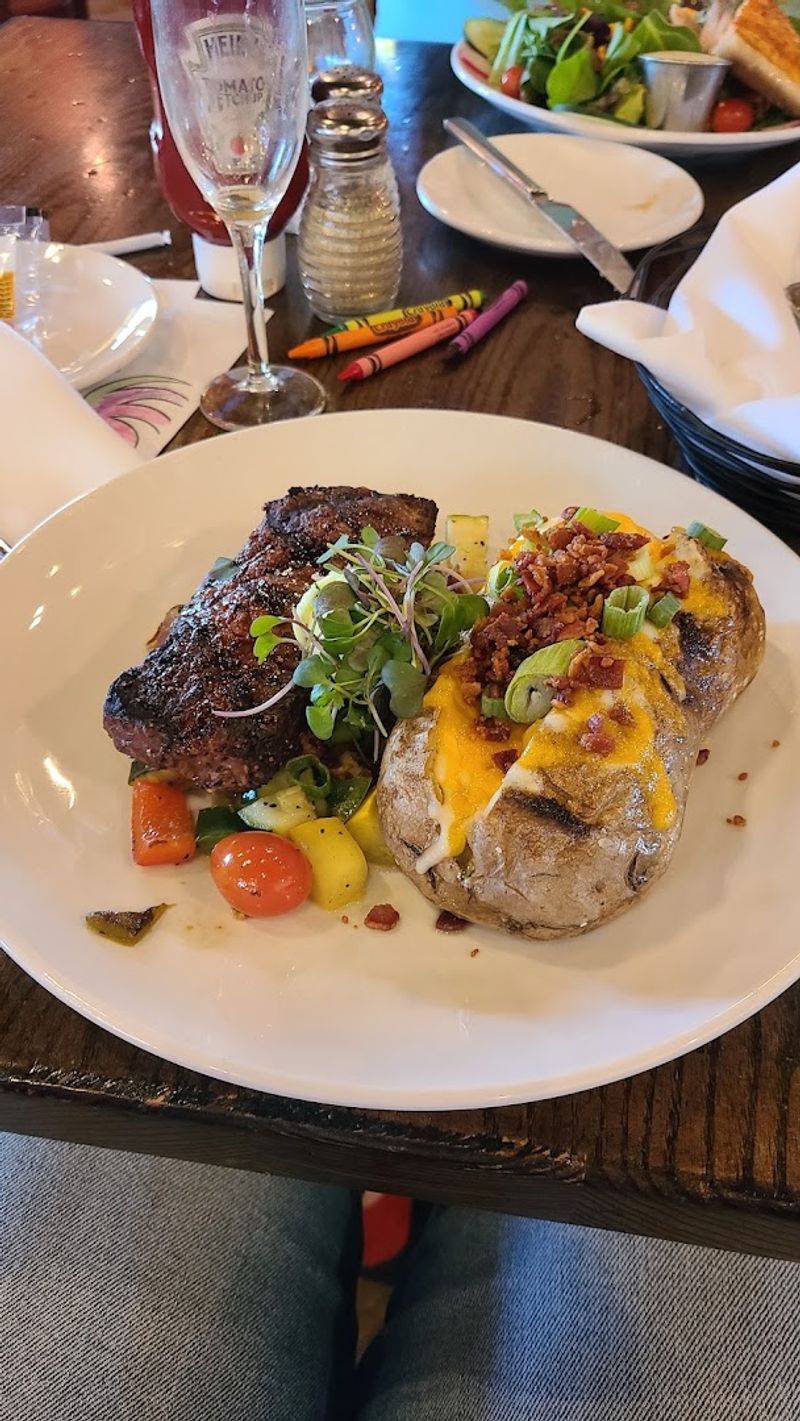 Eat Farm-to-Table Meals at the On-Site Farmhouse Restaurant Eat Farm-to-Table Meals at the On-Site Farmhouse Restaurant