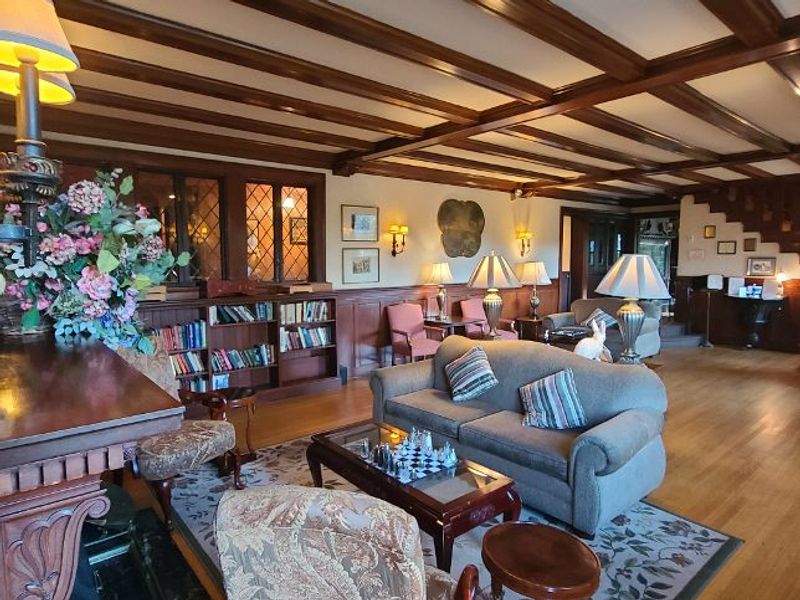 Elegant Common Spaces That Invite You to Simply Slow Down Elegant Common Spaces That Invite You to Simply Slow Down