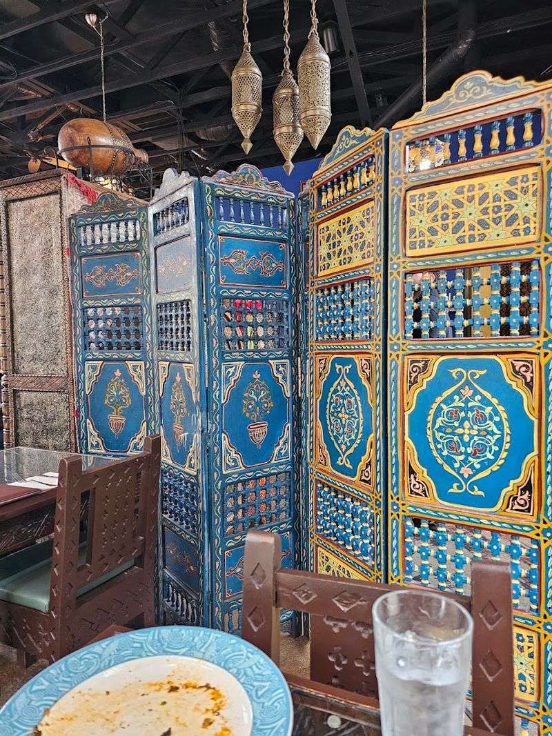Exotic Decor That Transforms the Dining Room