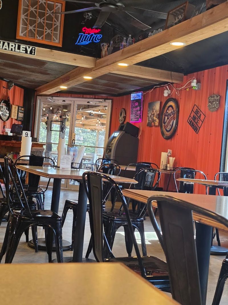 Fat Bully's By the Lake in Sulphur Builds Burgers Worth the Backroad Fat Bully's By the Lake in Sulphur Builds Burgers Worth the Backroad