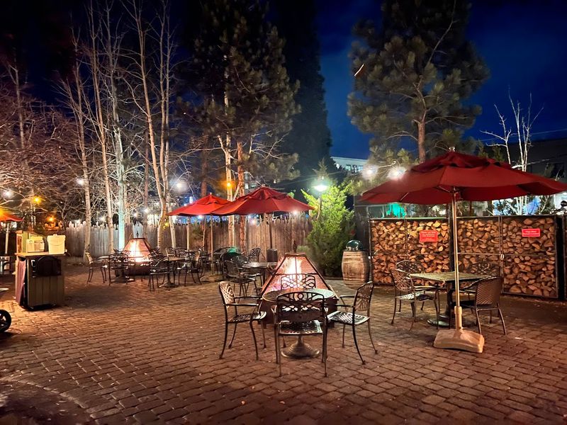 Fire Pits and Outdoor Spaces That Invite You to Linger