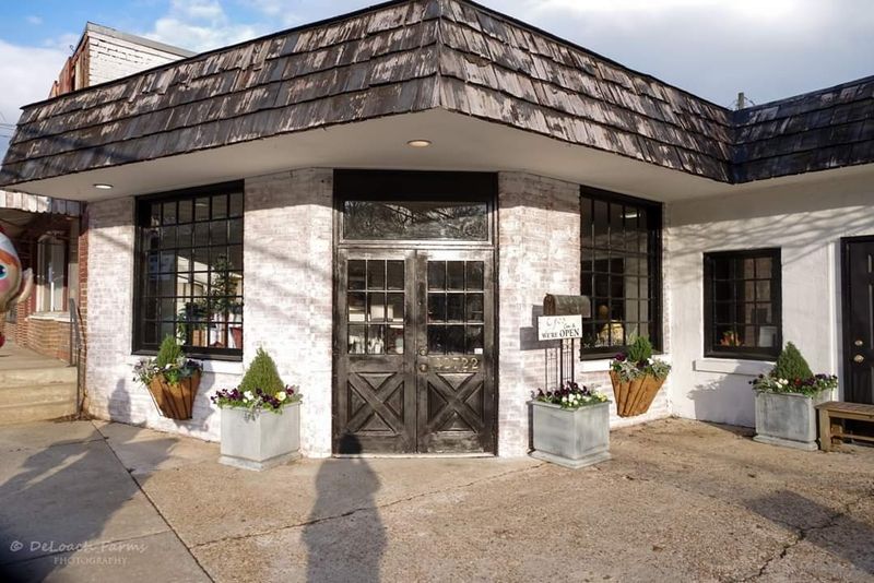 Foundlings Emporium (Vincent, Alabama) Foundlings Emporium (Vincent, Alabama)