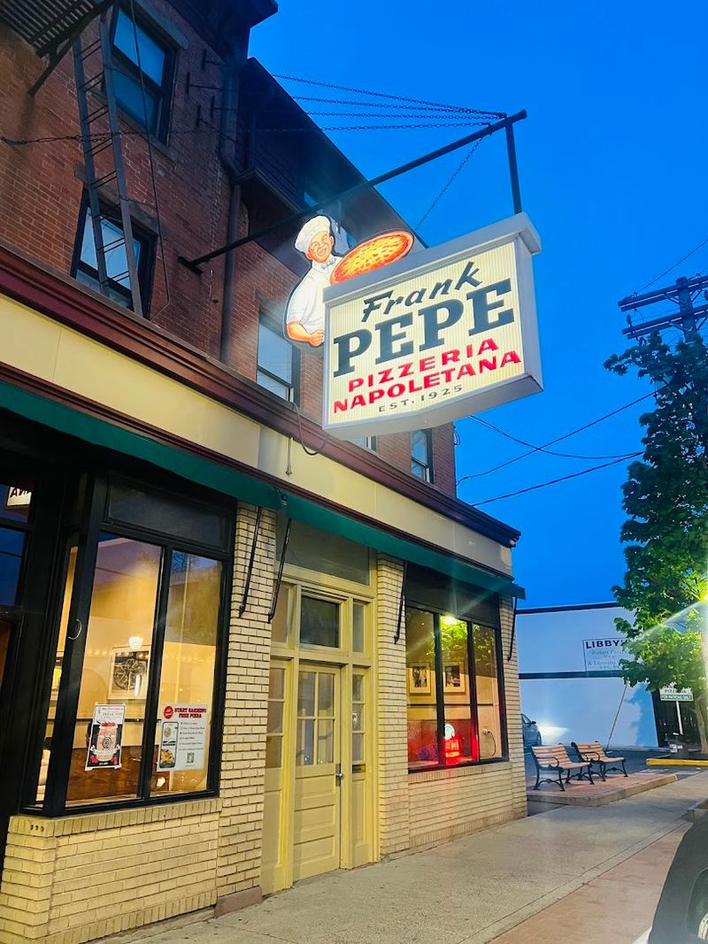Frank Pepe Pizzeria Napoletana, Connecticut Frank Pepe Pizzeria Napoletana, Connecticut