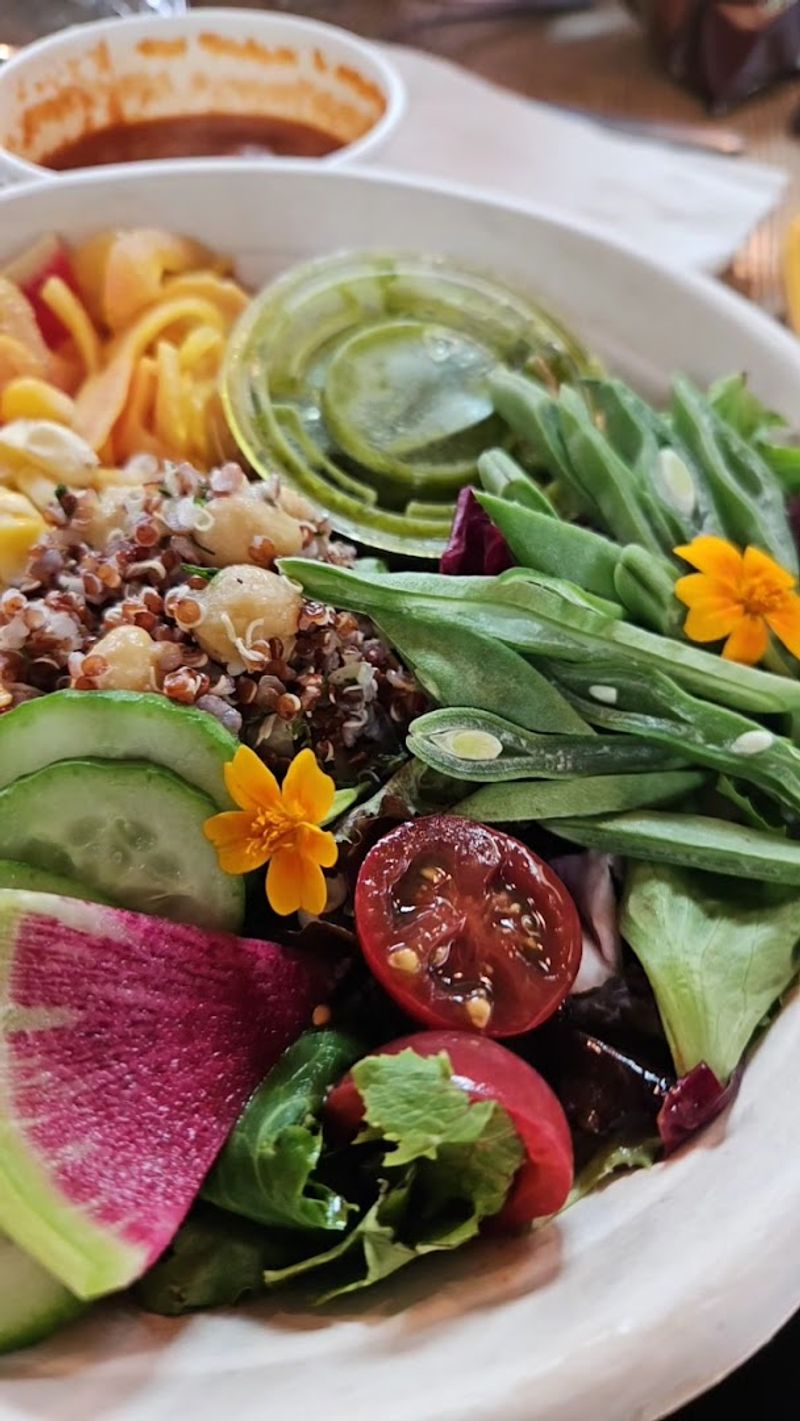 Fresh Salads That Actually Belong on the Menu Fresh Salads That Actually Belong on the Menu