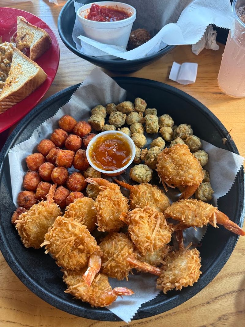 Fresh Seafood That Makes the Drive Absolutely Worth It Fresh Seafood That Makes the Drive Absolutely Worth It