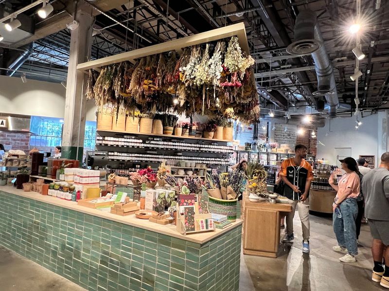 Full-Service Restaurants That Each Tell a Different Story Full-Service Restaurants That Each Tell a Different Story