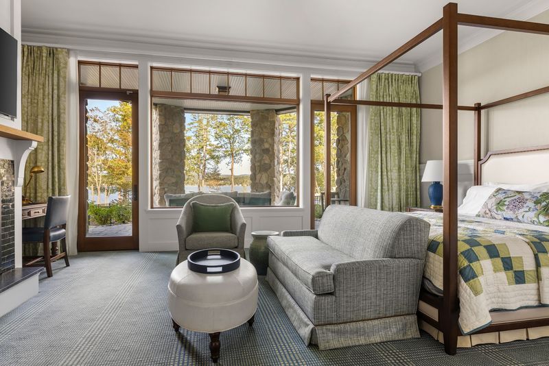 Guest Rooms That Turn Lake Views Into Living Art