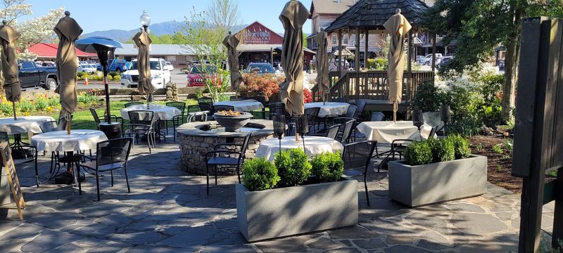 Handcrafted Pottery That Makes Every Table Feel Unique