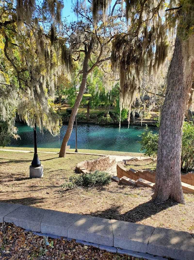 Hinman Island Park, the Quiet Spot Most Visitors Miss