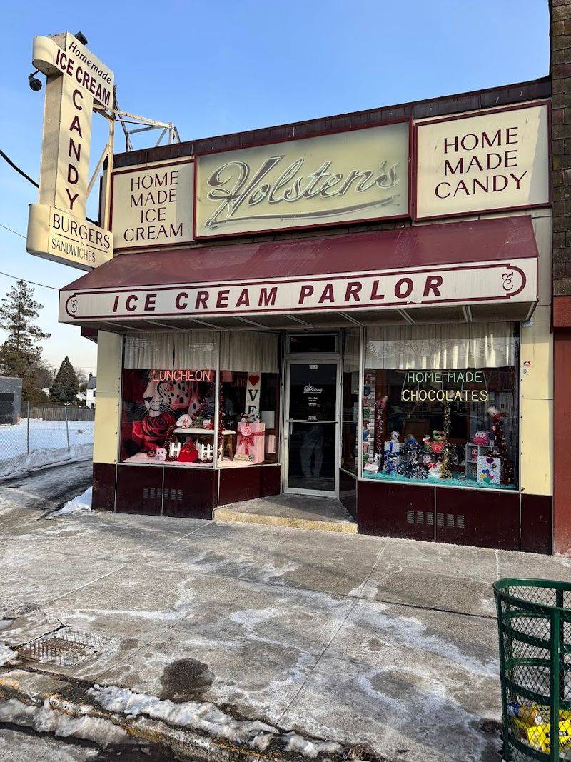 Holsten's Ice Cream, Chocolate and Restaurant in Bloomfield