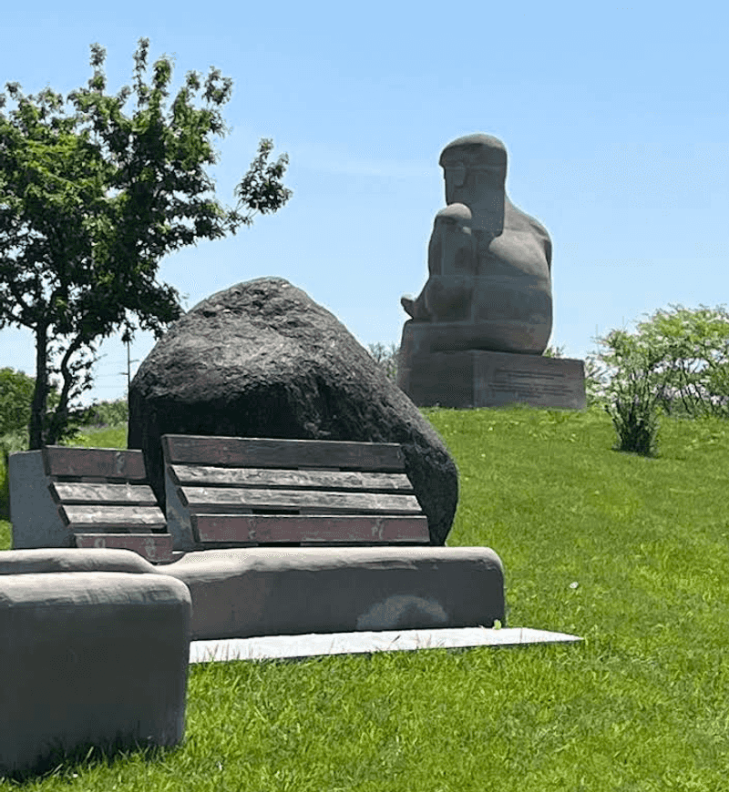 How a 110-Ton Statue Moved Across a Road How a 110-Ton Statue Moved Across a Road