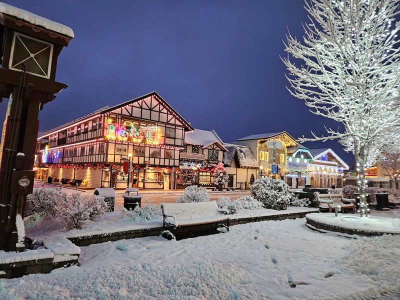 Leavenworth, Washington, Nearby Influence on Oregon's Cascade Towns Leavenworth, Washington, Nearby Influence on Oregon's Cascade Towns