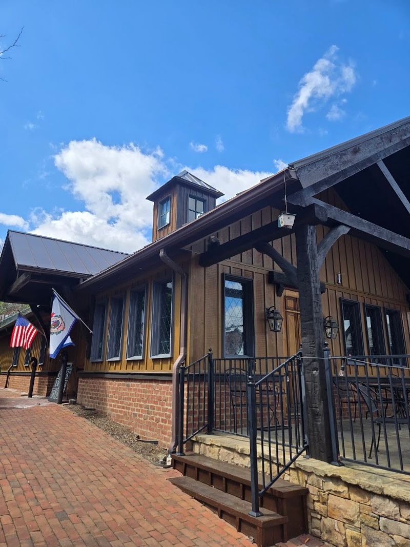 Lewisburg's Flavor-Packed Food Scene