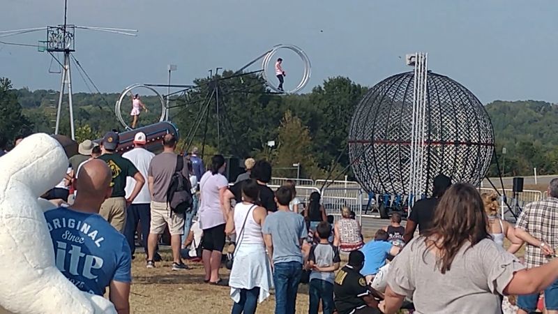 Live Entertainment That Keeps the Energy Absolutely Electric Live Entertainment That Keeps the Energy Absolutely Electric