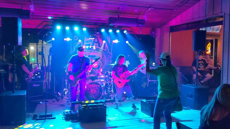 Live Entertainment and the Spirit of a True Saloon Live Entertainment and the Spirit of a True Saloon