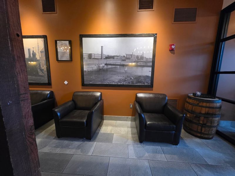Live Music Nights That Elevate the Atmosphere