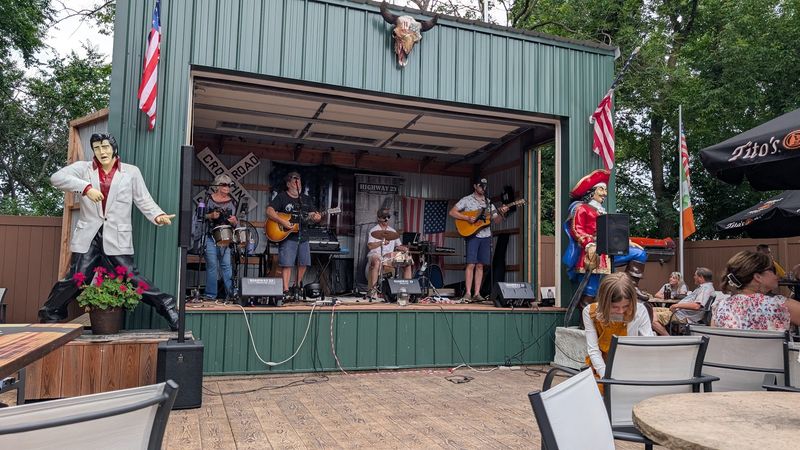 Live Music Nights That Turn a Meal Into a Full Evening Out Live Music Nights That Turn a Meal Into a Full Evening Out