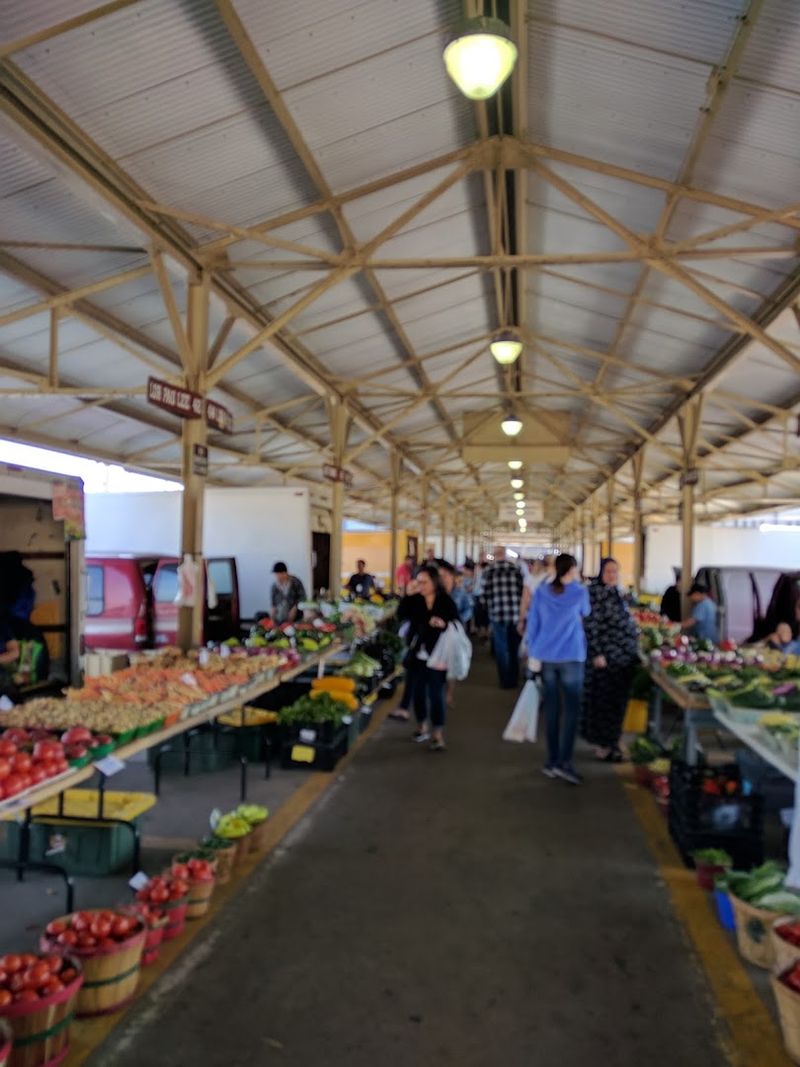 Live Music That Fills The Whole Market