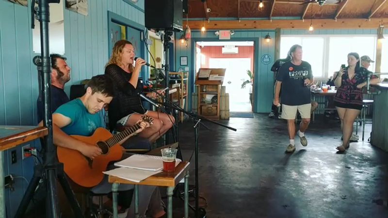 Live Music That Turns Dinner Into an Event