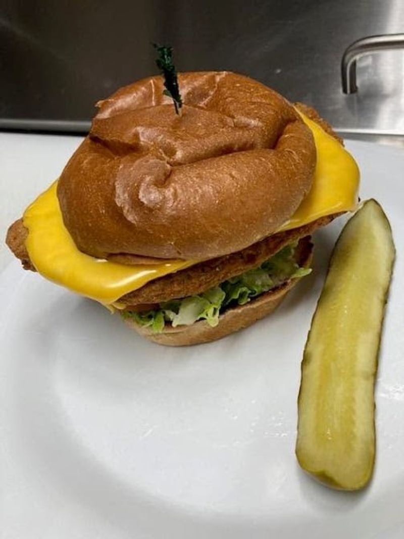Lunch and Comfort Food Worth Staying For Lunch and Comfort Food Worth Staying For