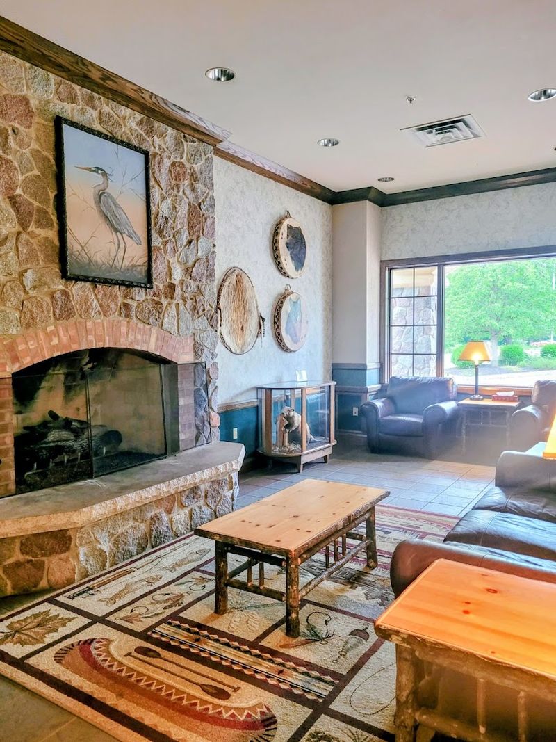 Make the Fireplace Lobby Your Pre-Brunch Hangout