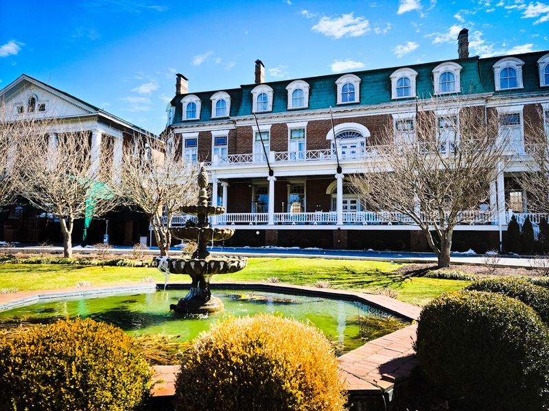 Martha Washington Inn and Spa: Where History Sleeps and Spirits Linger Martha Washington Inn and Spa: Where History Sleeps and Spirits Linger