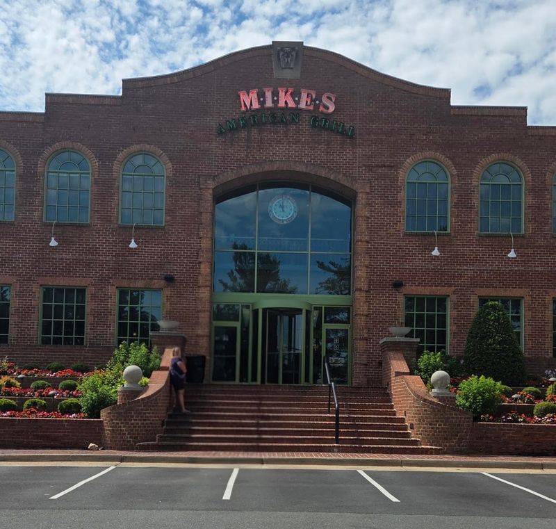 Mike's American, Springfield