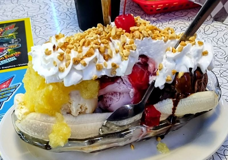 Milkshakes, Floats, and the Dessert Culture at Mel's