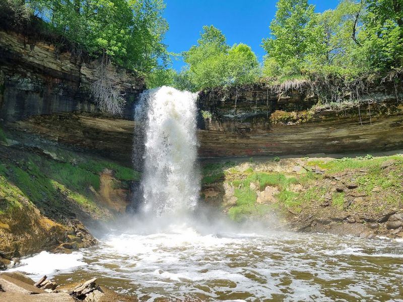 Minnehaha Falls: The Waterfall Locals Treat Like a Backyard