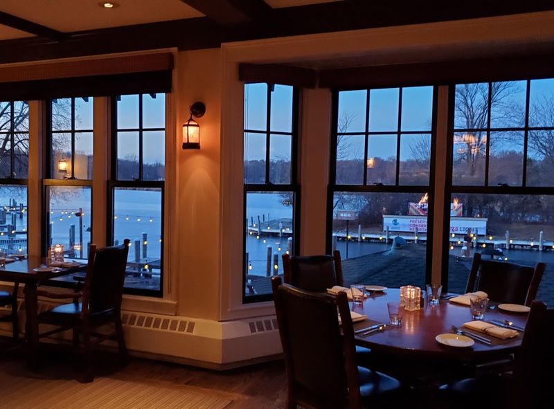 Multiple Dining Spaces for Every Mood Multiple Dining Spaces for Every Mood