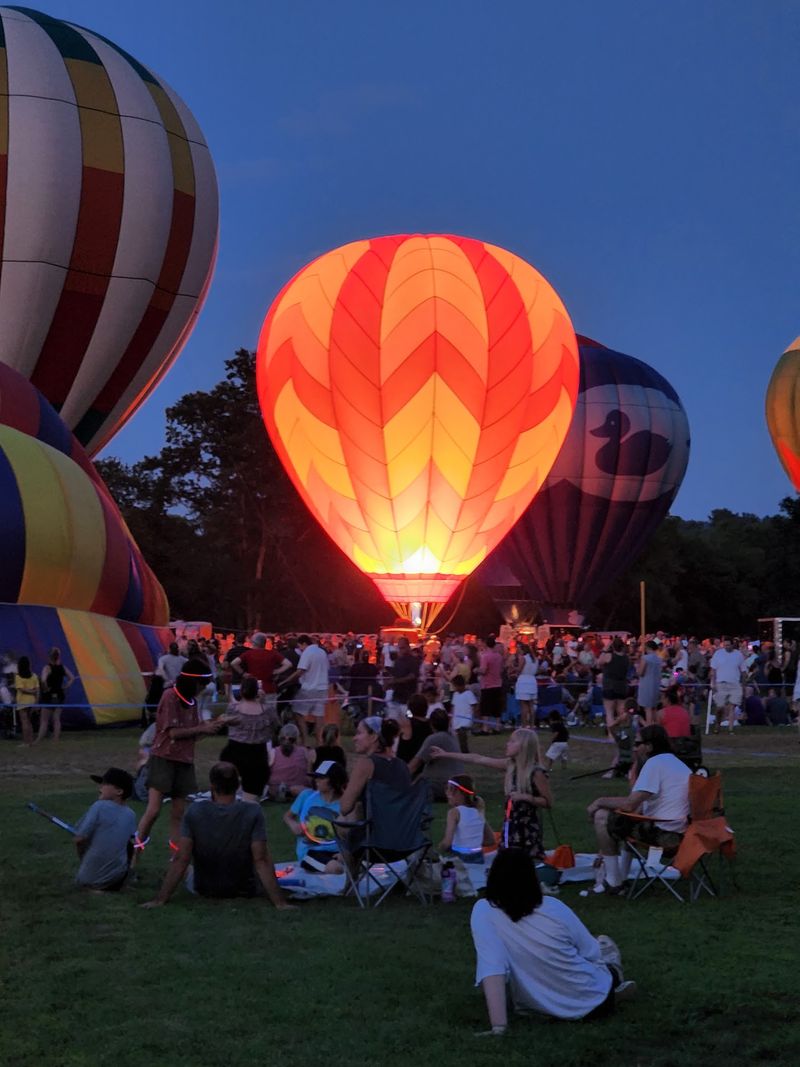 Night Glow, When Balloons Become Giant Lanterns