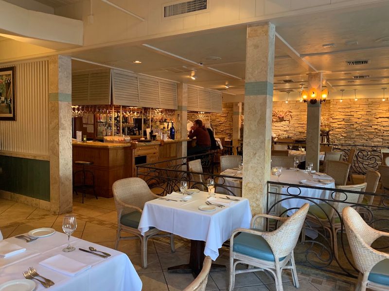 Oceanfront Dining Done Right, Atmosphere and Ambiance