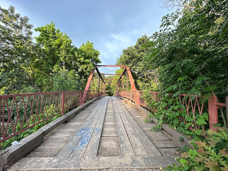 Old Alton Bridge, Lantana