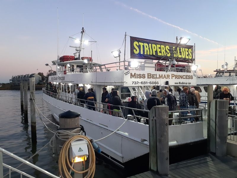 Onboard Dining That Fuels the Adventure Onboard Dining That Fuels the Adventure