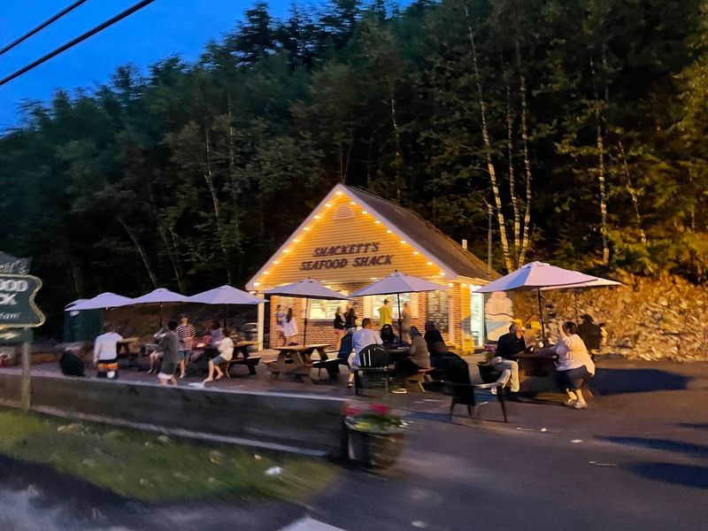 Open-Air Dining With a Vibe That Hits Just Right Open-Air Dining With a Vibe That Hits Just Right