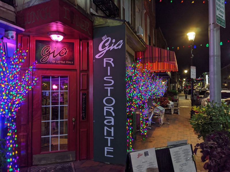 Outdoor Dining With a Little Italy View Outdoor Dining With a Little Italy View