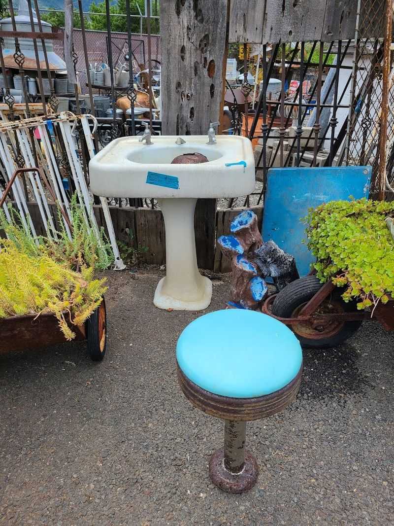 Outdoor Displays That Stop You in Your Tracks