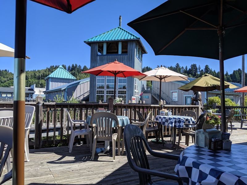 Outdoor Patio Life Along the Umpqua River