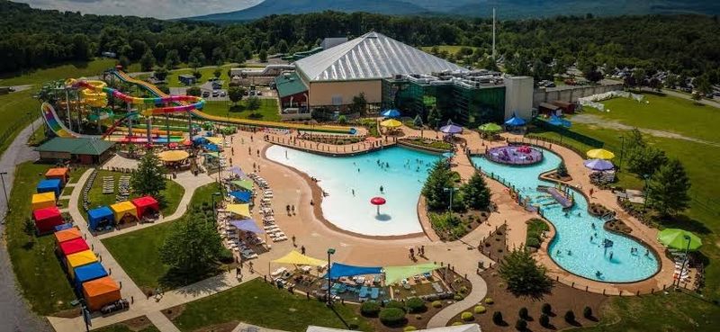 Outdoor Waterpark Thrills When the Sun Comes Out Outdoor Waterpark Thrills When the Sun Comes Out