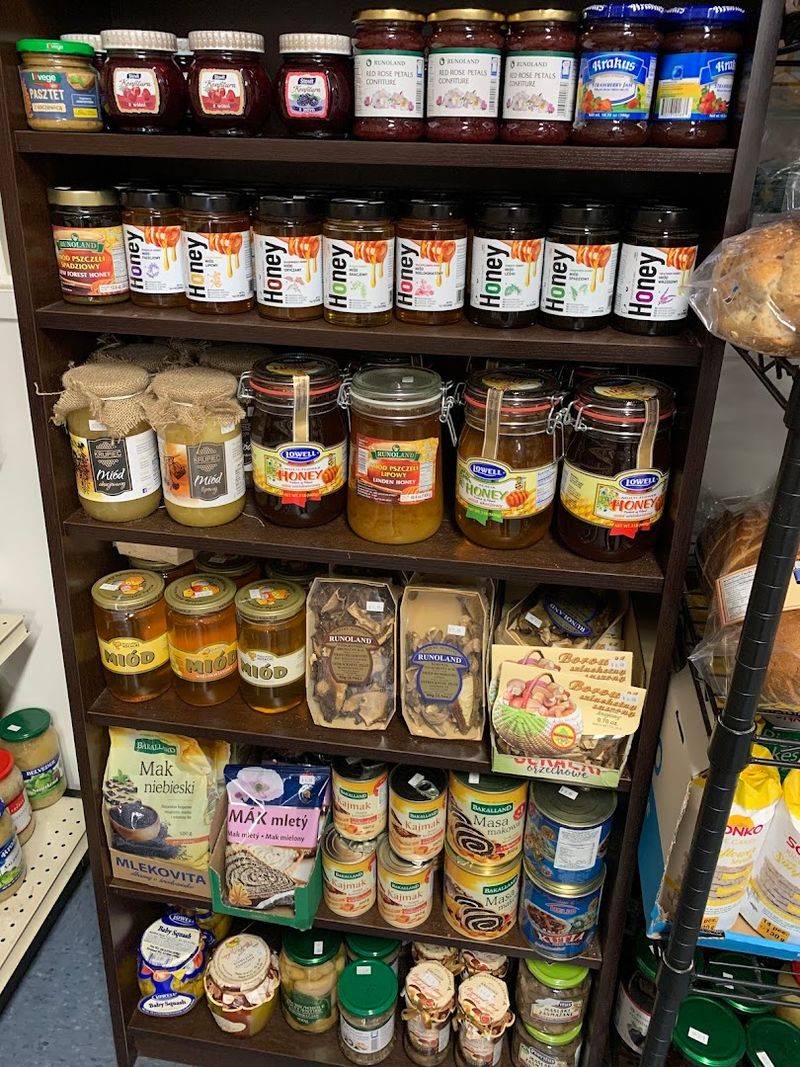 Pantry Shelves That Feel Like a Treasure Hunt Pantry Shelves That Feel Like a Treasure Hunt