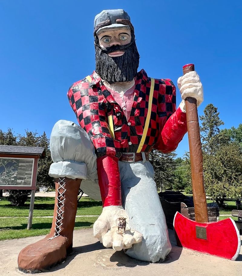 Paul Bunyan (Kneeling) – Akeley Paul Bunyan (Kneeling) – Akeley