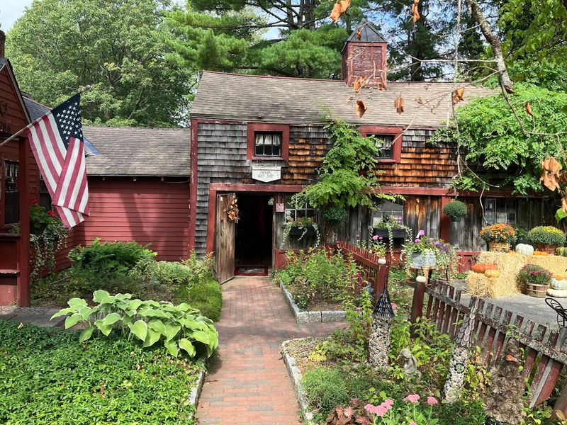 Pickity Place, NH