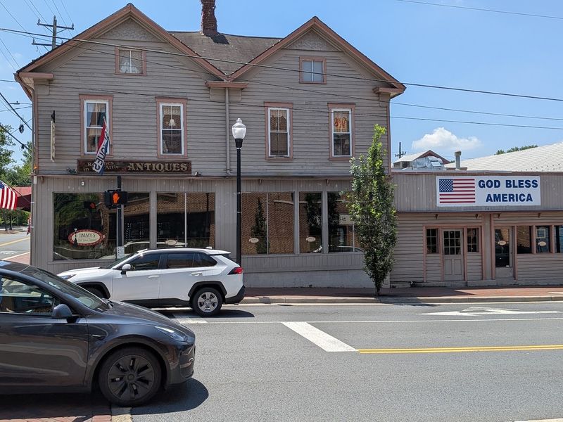 Plan Your Visit to 697 Spring Street