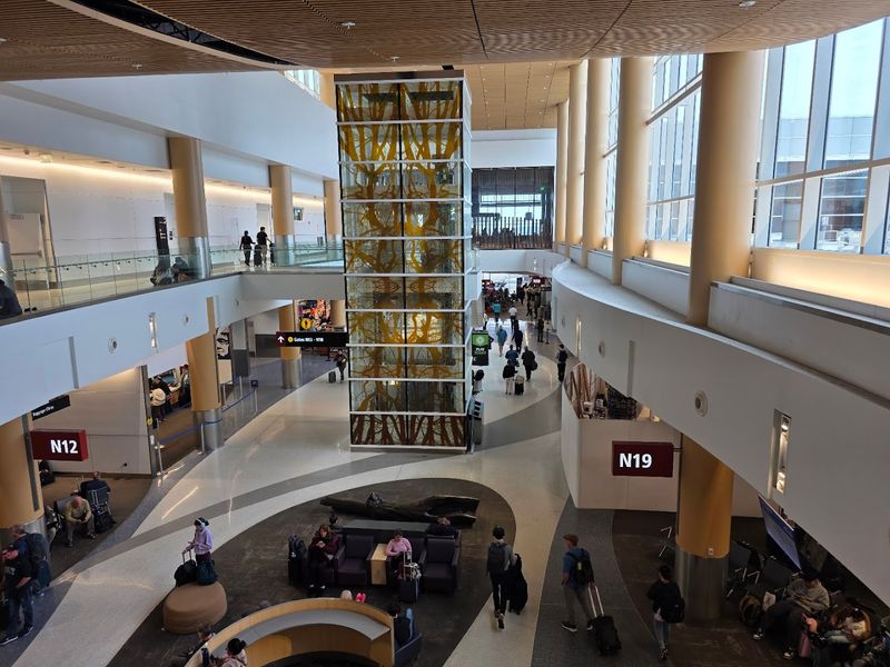 Powell's Books Airport Outpost That Bookworms Will Love