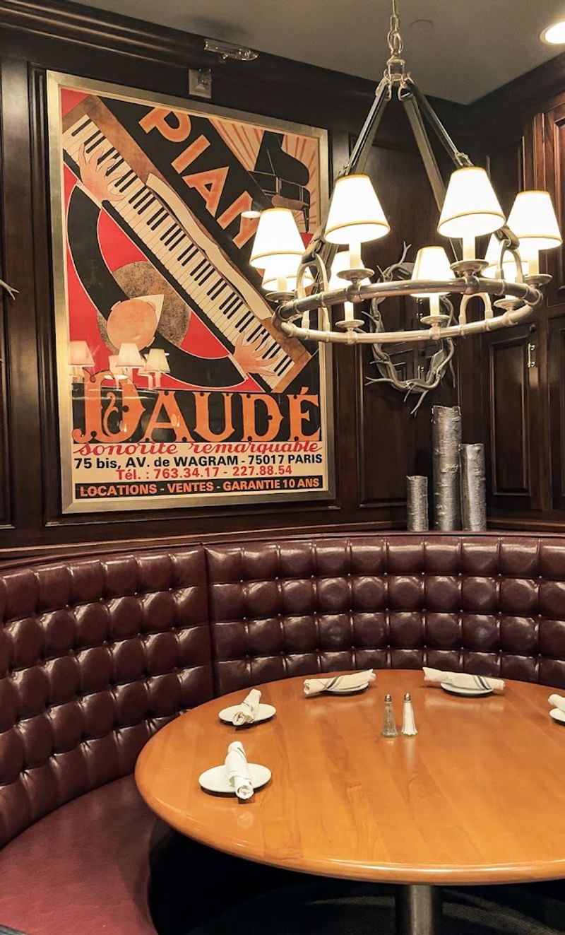 Red Leather Booths and Classic Ambiance
