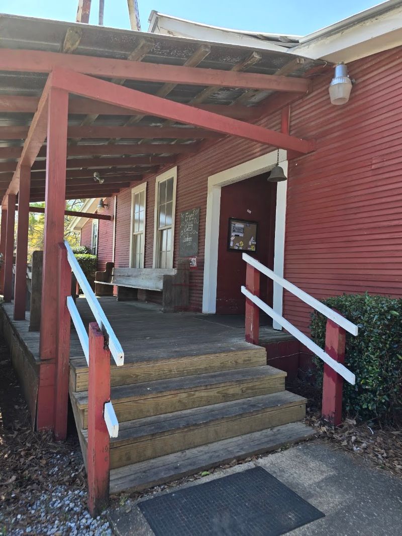 Red's Little School House