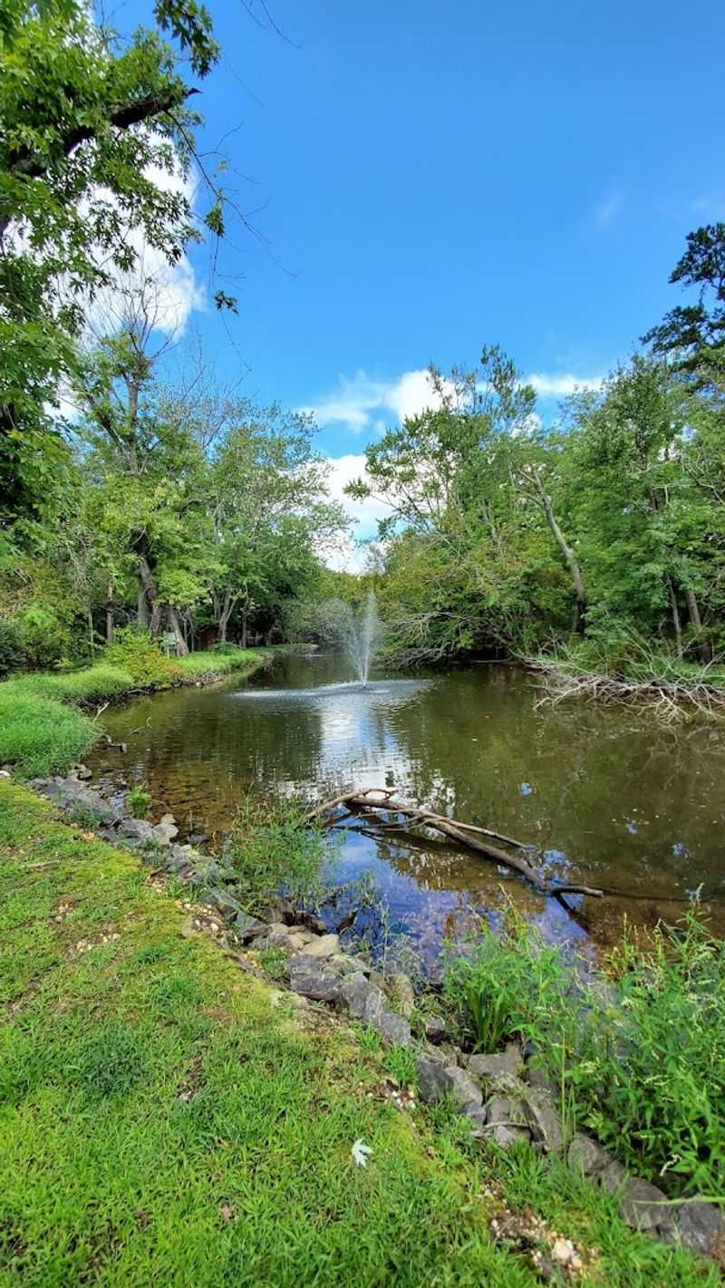 River Views And Small-Town Hospitality At A Bargain River Views And Small-Town Hospitality At A Bargain