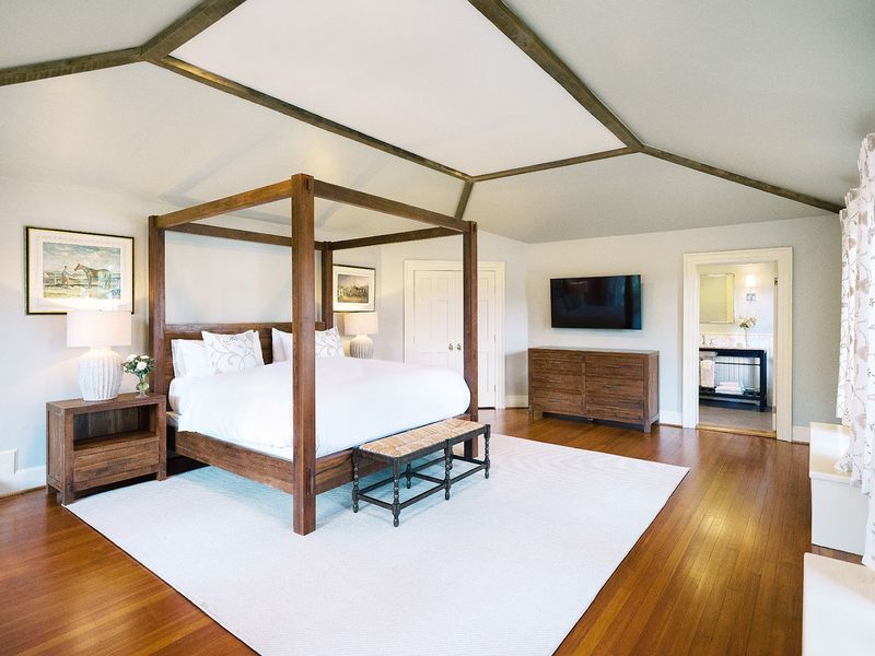 Rooms and Suites That Redefine Cozy Rooms and Suites That Redefine Cozy