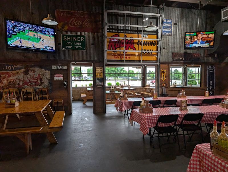 Rudy's Country Store and Bar-B-Q Invented the Art of Ordering Meat by the Pound