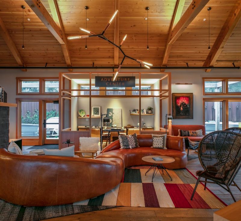 Rustic-Chic Rooms Designed for Real Comfort